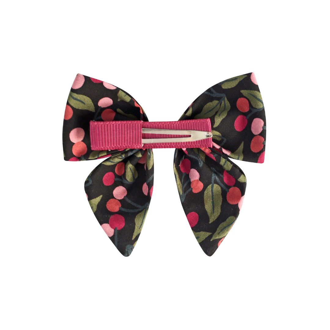 Medium Bowtie in Liberty Cherry